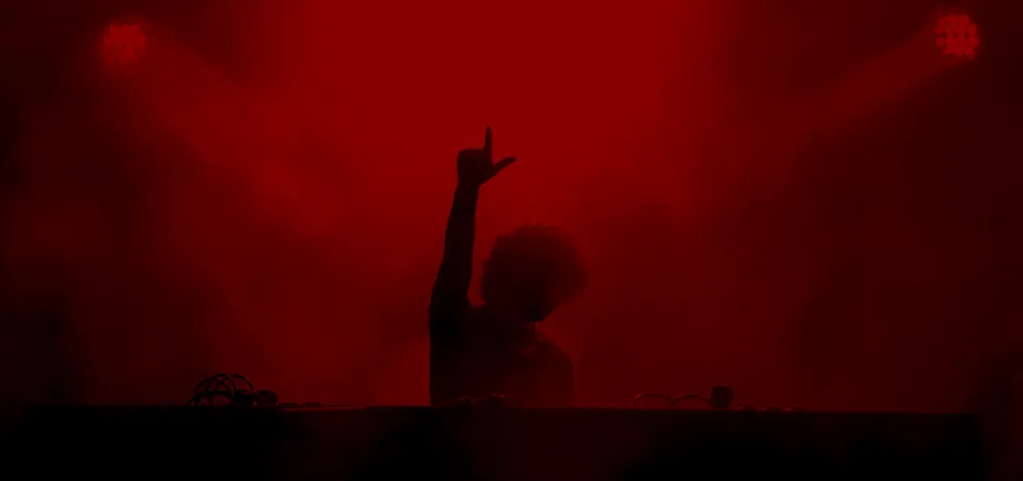DJ Nightslayer en plein set